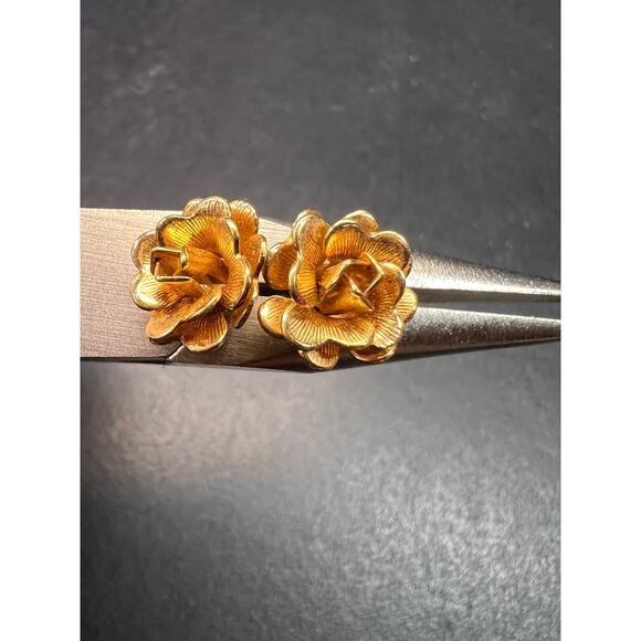 Vintage Monet Gold Tone Rose Earrings – 1960s Floral Design - Picture 13 of 13